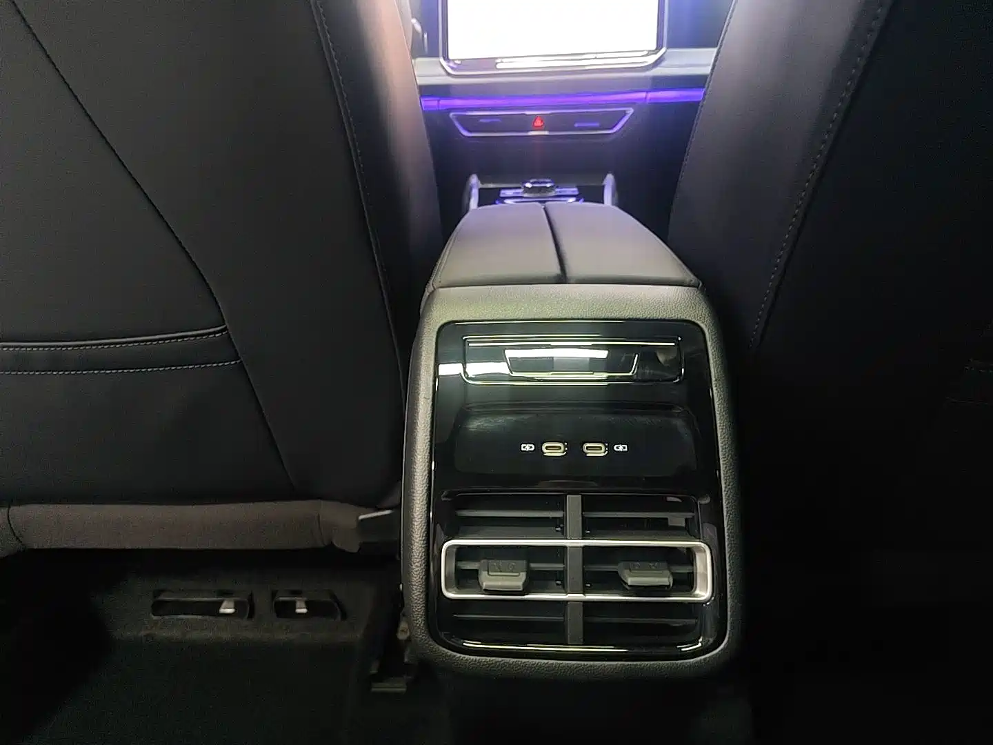 Фото 9 - Volkswagen Tiguan L