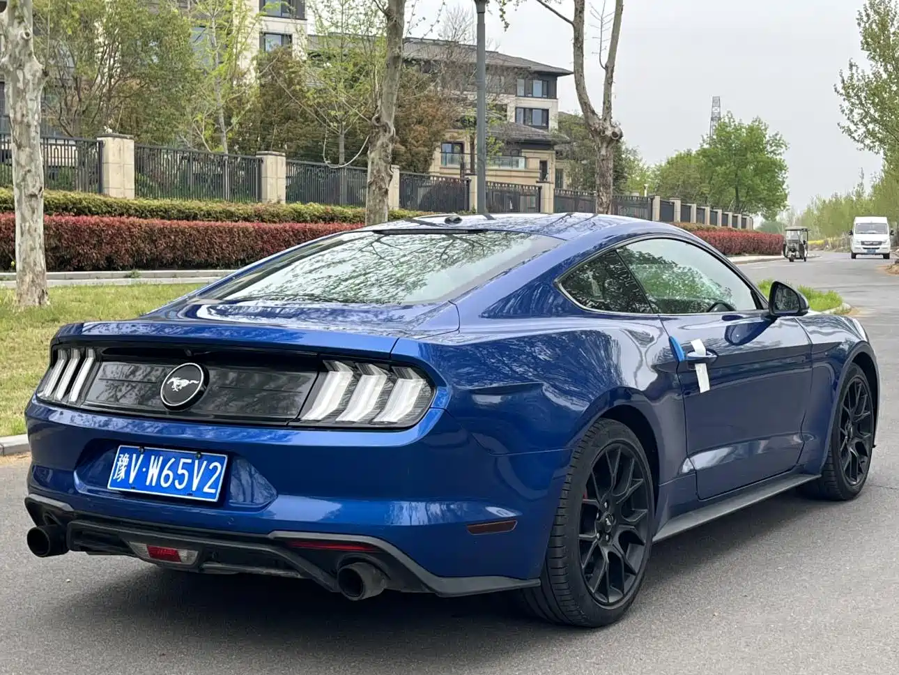 FORD MUSTANG