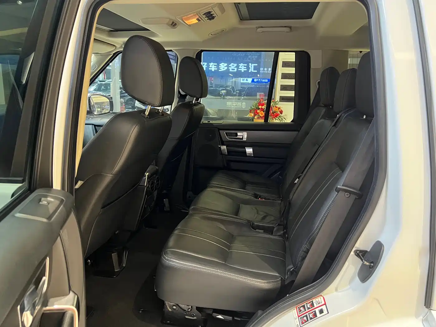 Land Rover Discovery 2015 3.0 SDV6 HSE Diesel фото 18