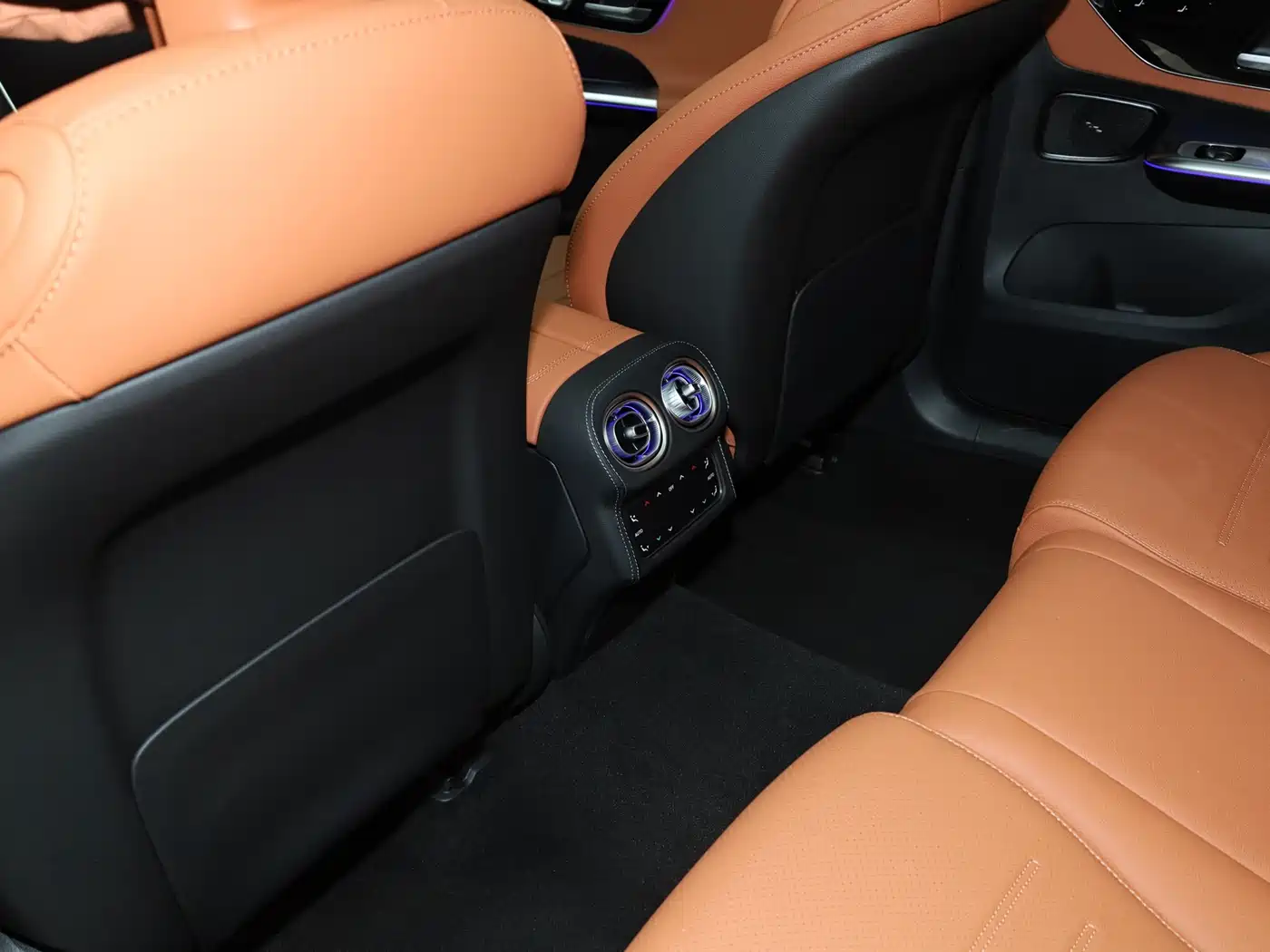 Mercedes-Benz GLC 2025 Facelift GLC 260 L 4MATIC Luxury фото 9
