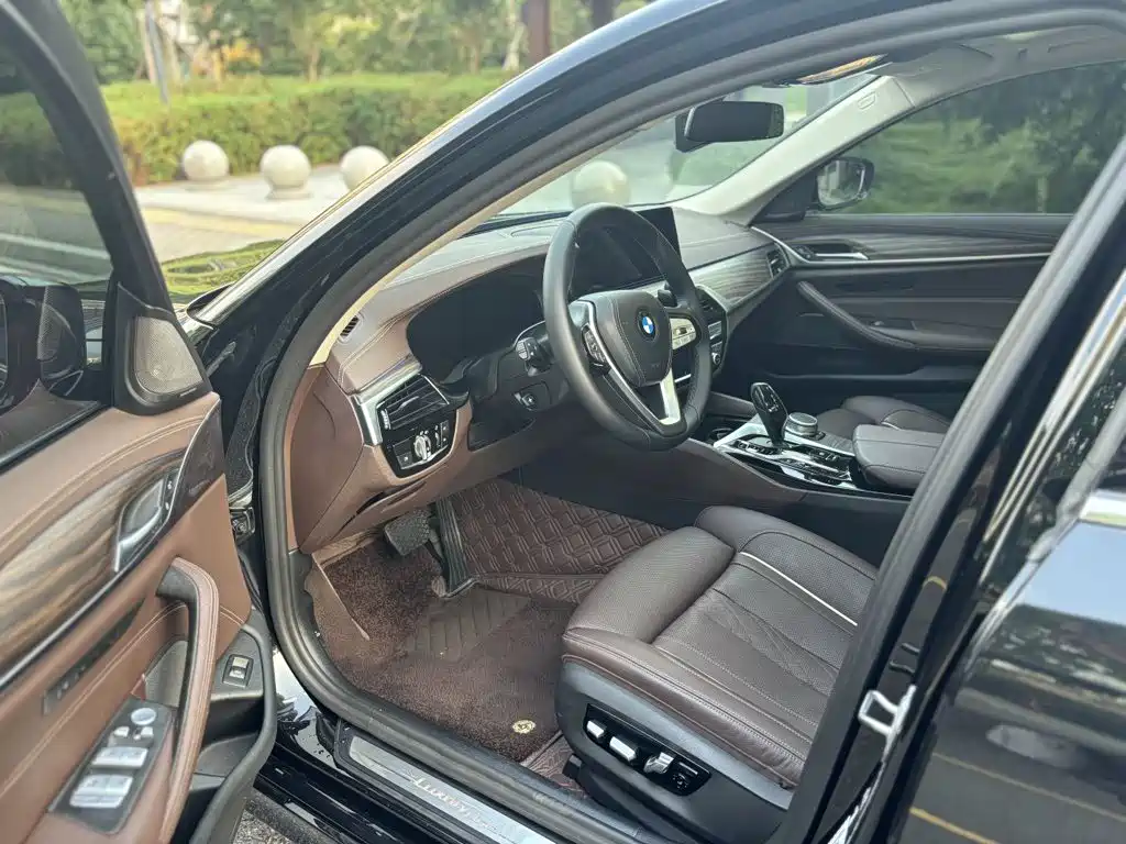 صورة 16 - BMW 5 Series