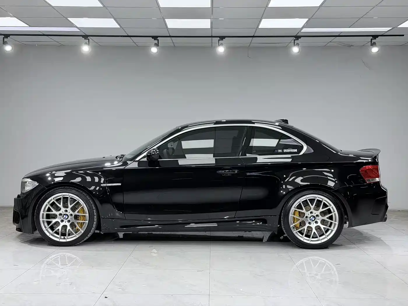 BMW 1 Series M 2011 1M Coupe фото 3