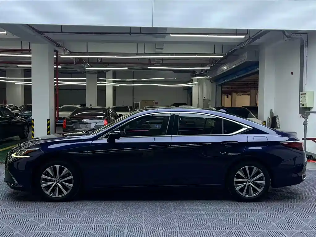 Lexus ES 2018 200 Excellence Edition China V фото 3