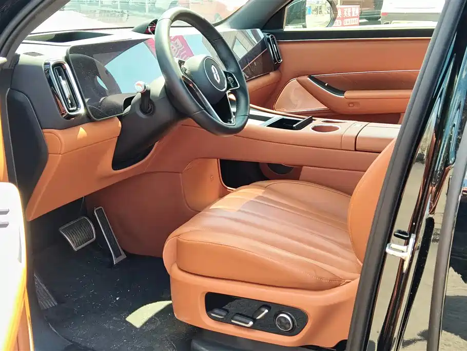 AITO Wenjie AITO M8 2025 Range Extender Max+ Edition 53.4kWh 5-seater фото 9