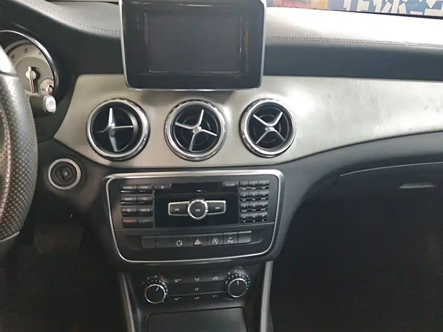 Mercedes-Benz GLA 2015 GLA 200 Fashion фото 13
