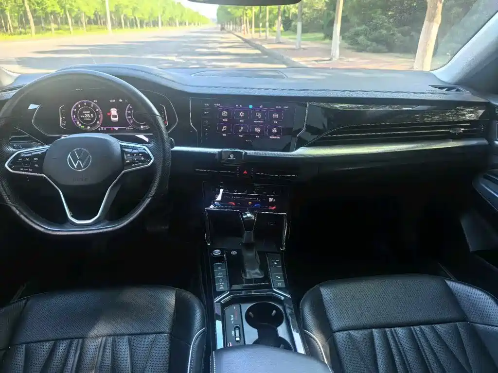 Photo 11 - Volkswagen Passat