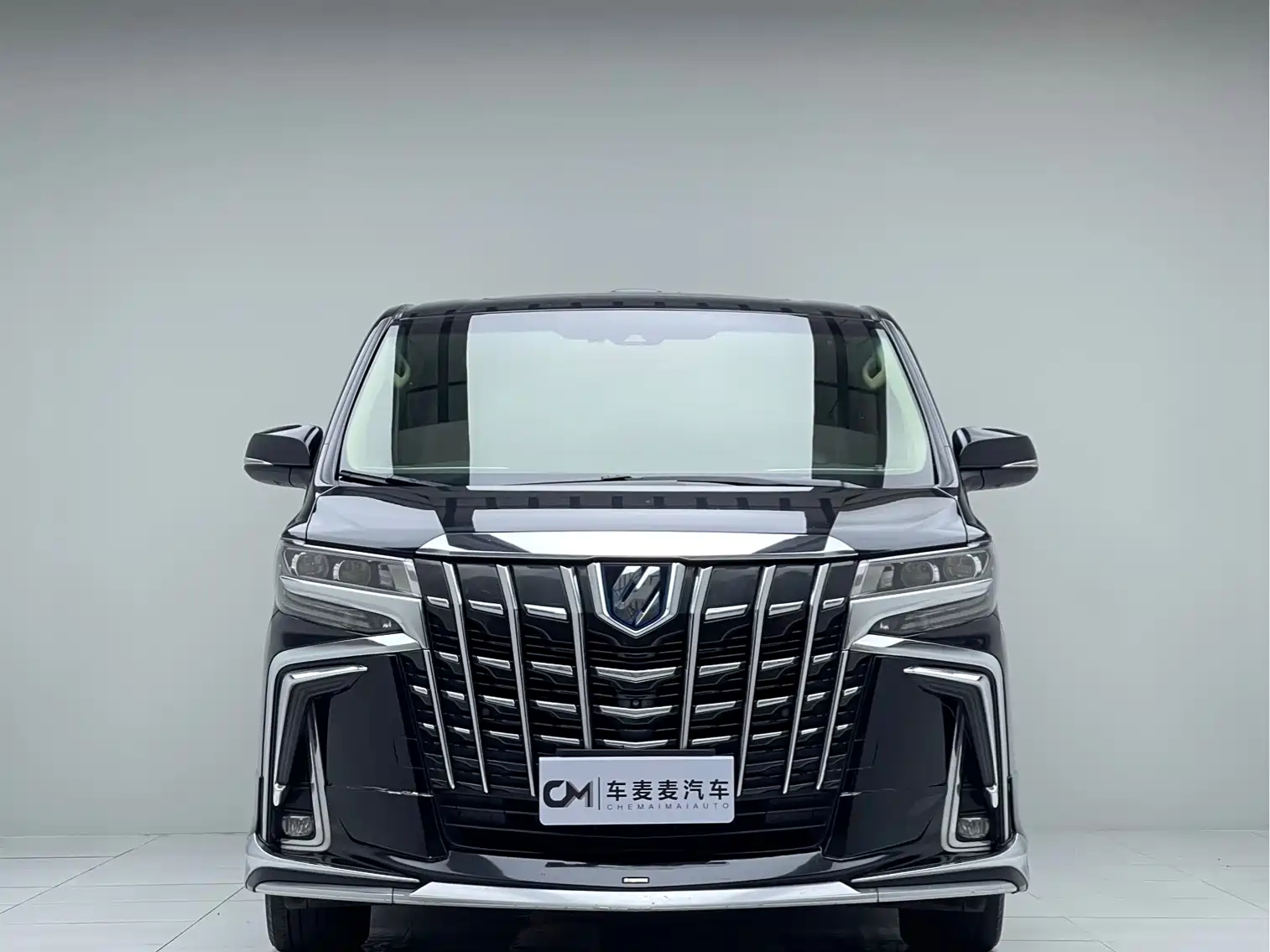 Photo 2 - Toyota Alphard