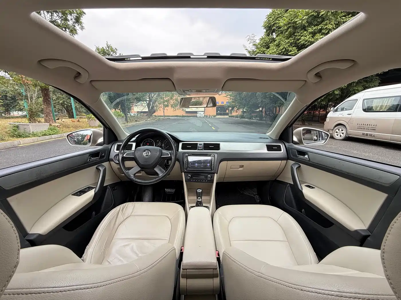 Škoda Rapid 2013 1.6L Automatic Preferred фото 11