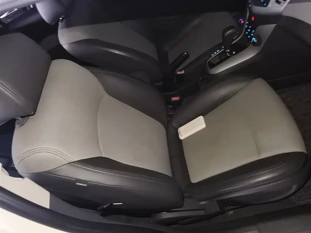 Chevrolet Cruze 2013 Model 1.8L SE AT фото 20