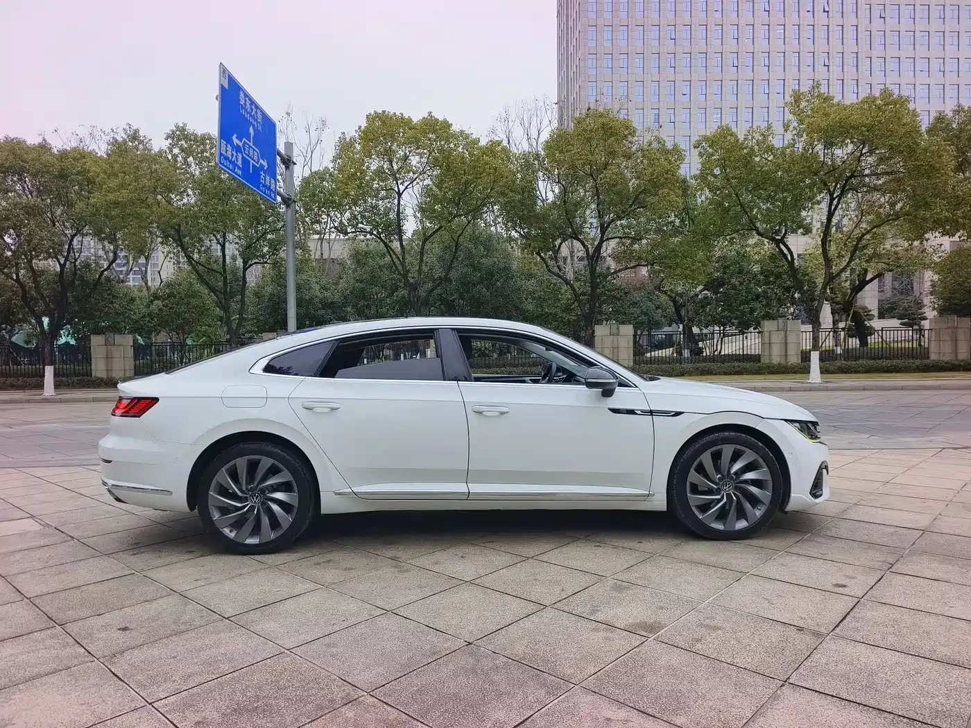 Volkswagen FAW-Volkswagen CC 2021 380TSI Eye-catching Edition фото 12
