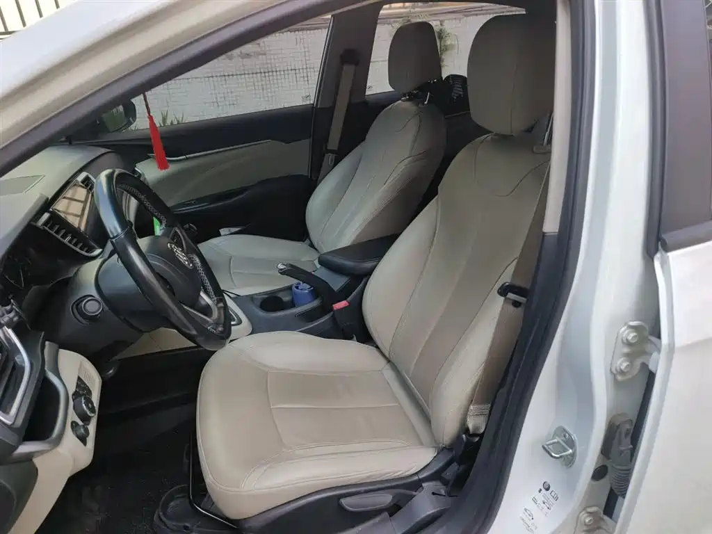 Buick Excelle 2019 15T DCT Connected Elite (China V) фото 12
