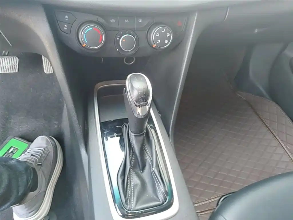 Chevrolet Cavalier 2016 1.5L Automatic Delight Edition фото 14