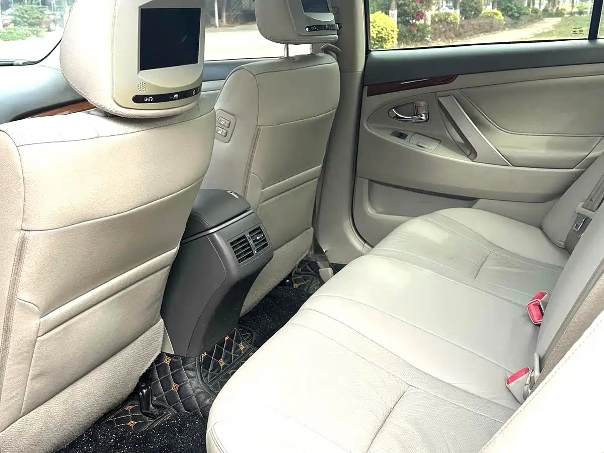 Toyota Camry 2013 200G Classic Luxury Edition фото 6