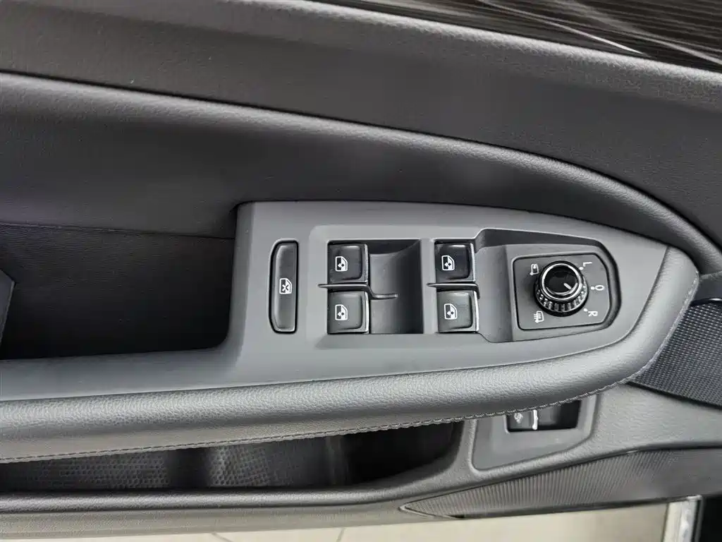 Volkswagen Phideon 2019 380TSI 2WD Business Edition China VI фото 9