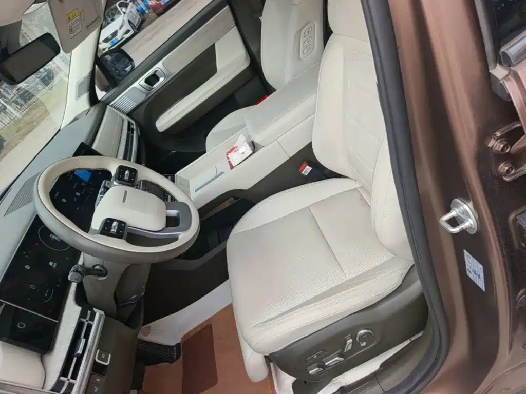 Photo 15 - Hyundai Santa Fe