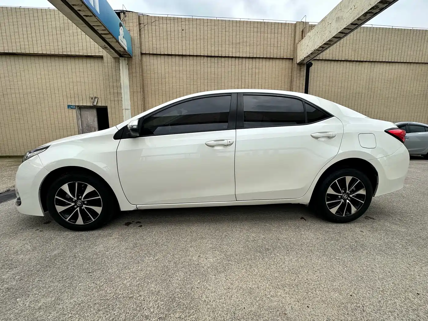 Toyota Levin 2018 185T CVT Premium Edition China V фото 8