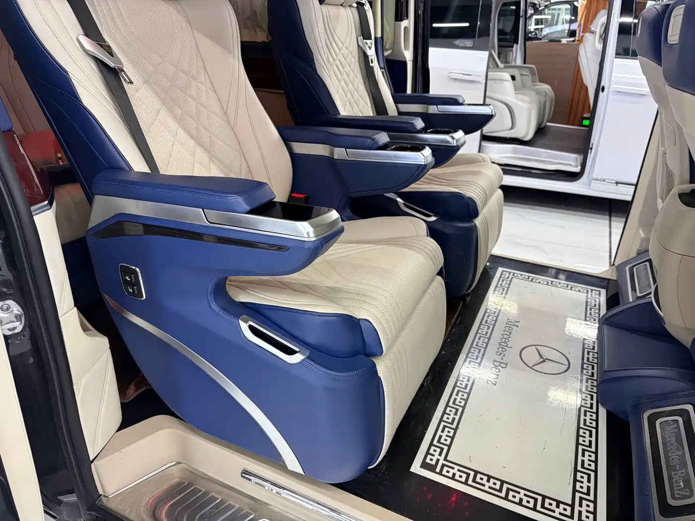 Mercedes-Benz V-Class 2016 V 260 L Premium Long фото 22