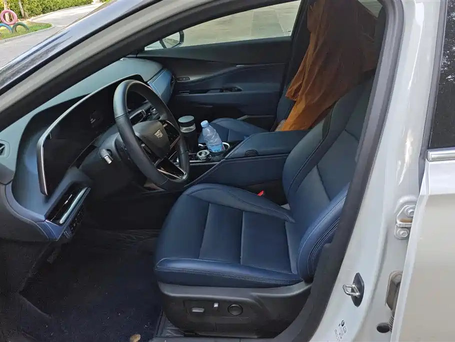 CADILLAC GT4