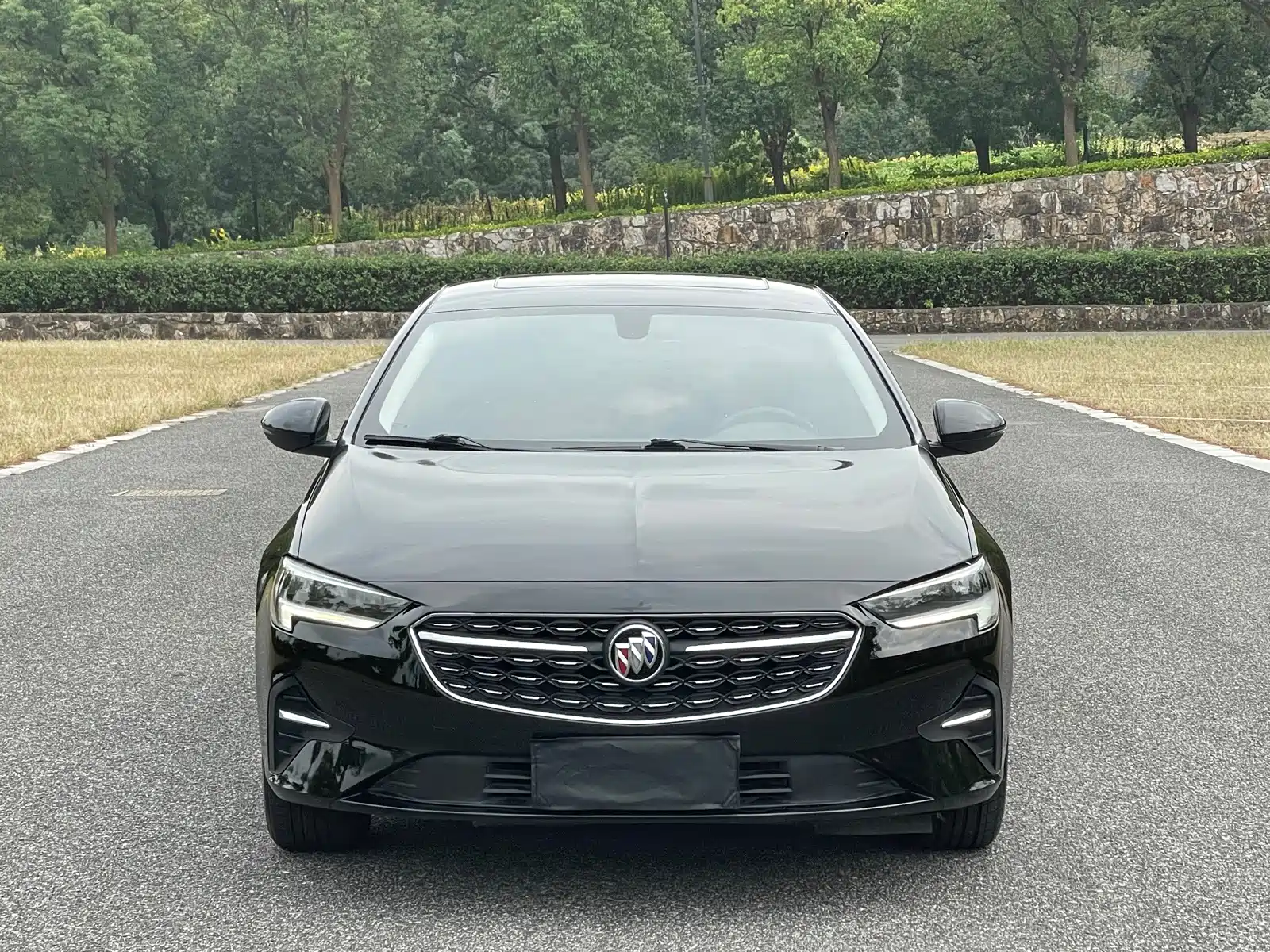 Photo 2 - Buick Regal