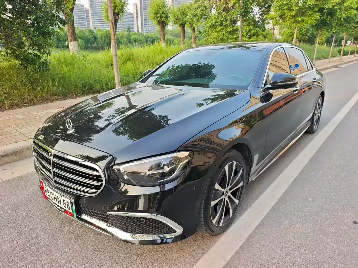 Mercedes-Benz E-Class New Energy 2023 E 350 e L Plug-in Hybrid Sport Sedan фото 3