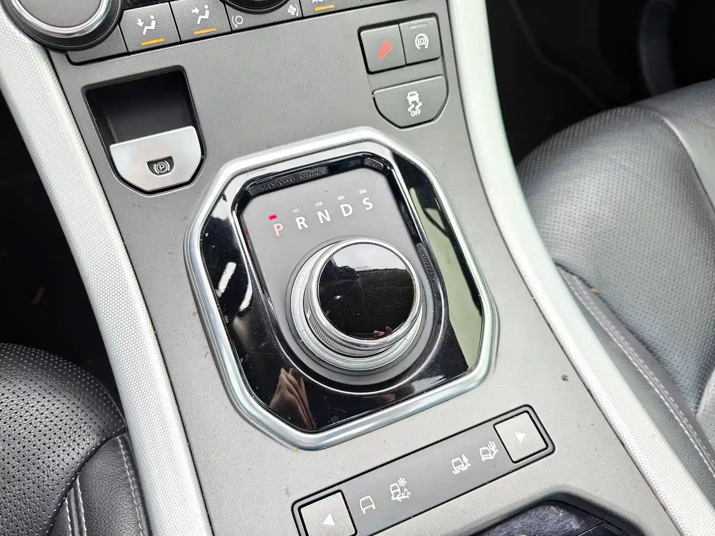 Land Rover Range Rover Evoque 2015 2.0T 5-Door Dynamic Edition фото 20