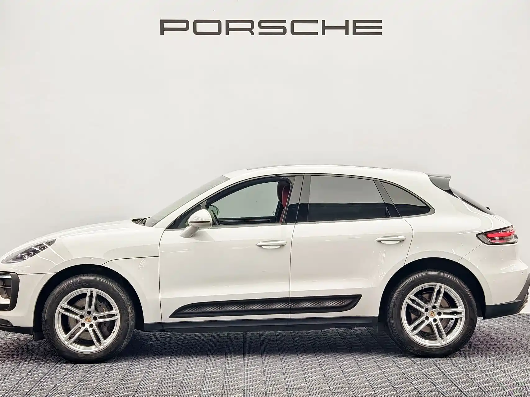 Photo 7 - Porsche Macan