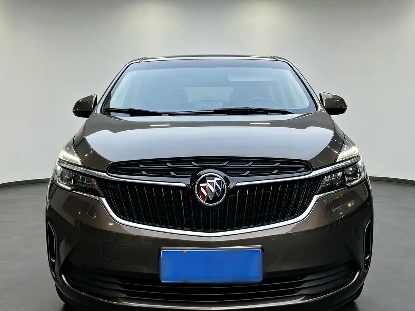 Photo 2 - Buick GL8