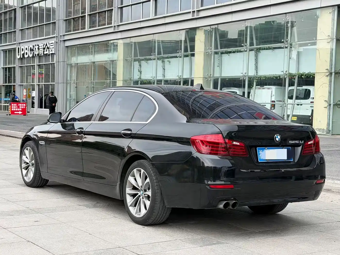 BMW 5 Series 2017 525Li Leading Edition фото 4