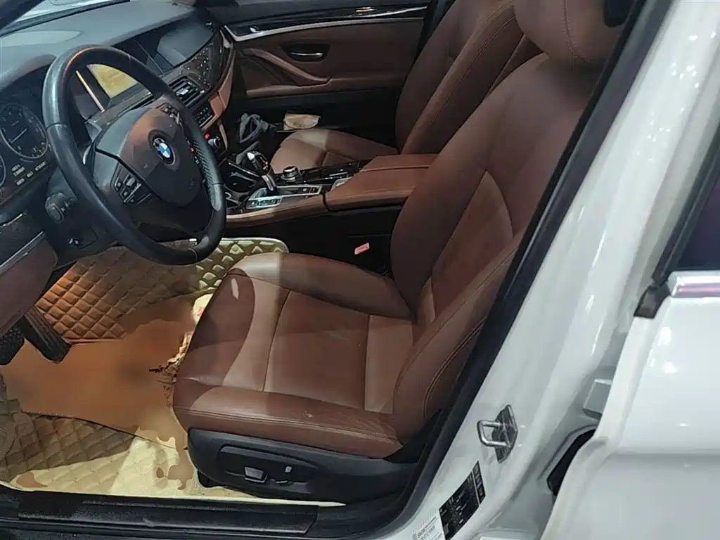 BMW 5 Series 2014 525Li Leading фото 15