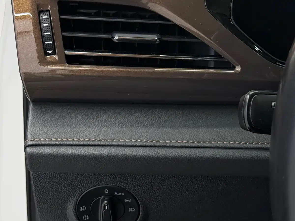 Volkswagen Tharu 2022 280TSI FWD Luxury Edition фото 13