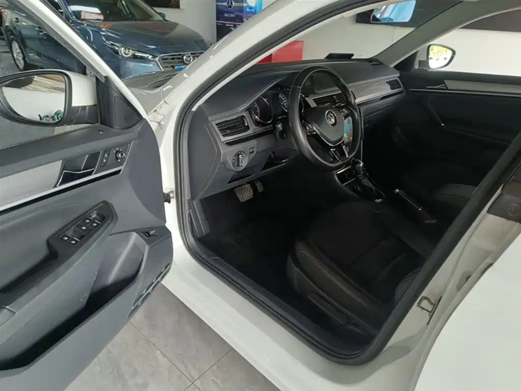 Volkswagen Bora 2018 1.5L Automatic Comfort фото 16