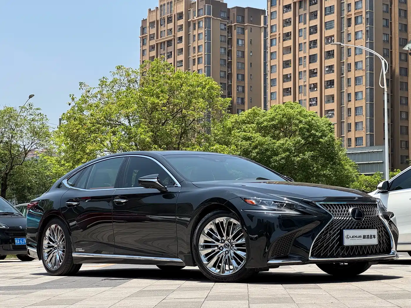 Lexus LS 2018 500h Executive Edition China V фото 3