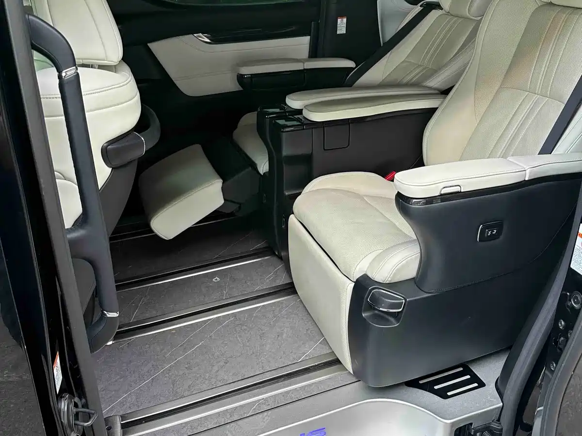Lexus LM 2020 2020 300h Seven-Seater Elegance Edition