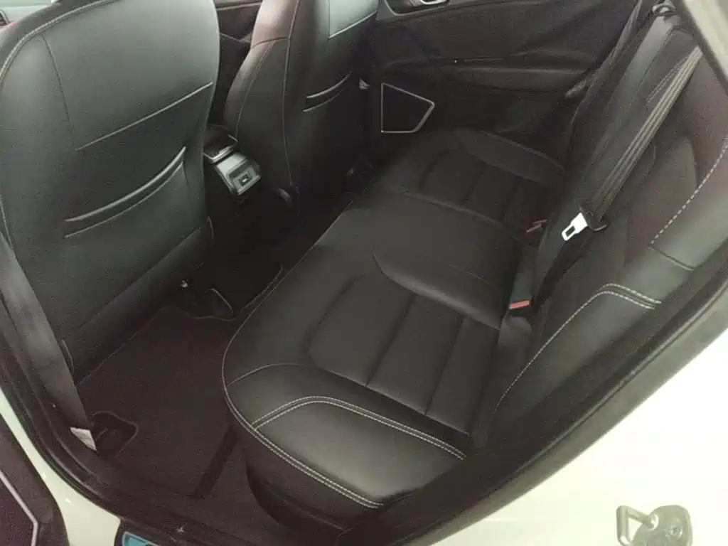 Фото 17 - Geely Emgrand GS