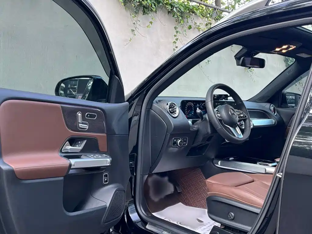 MERCEDES-BENZ GLB