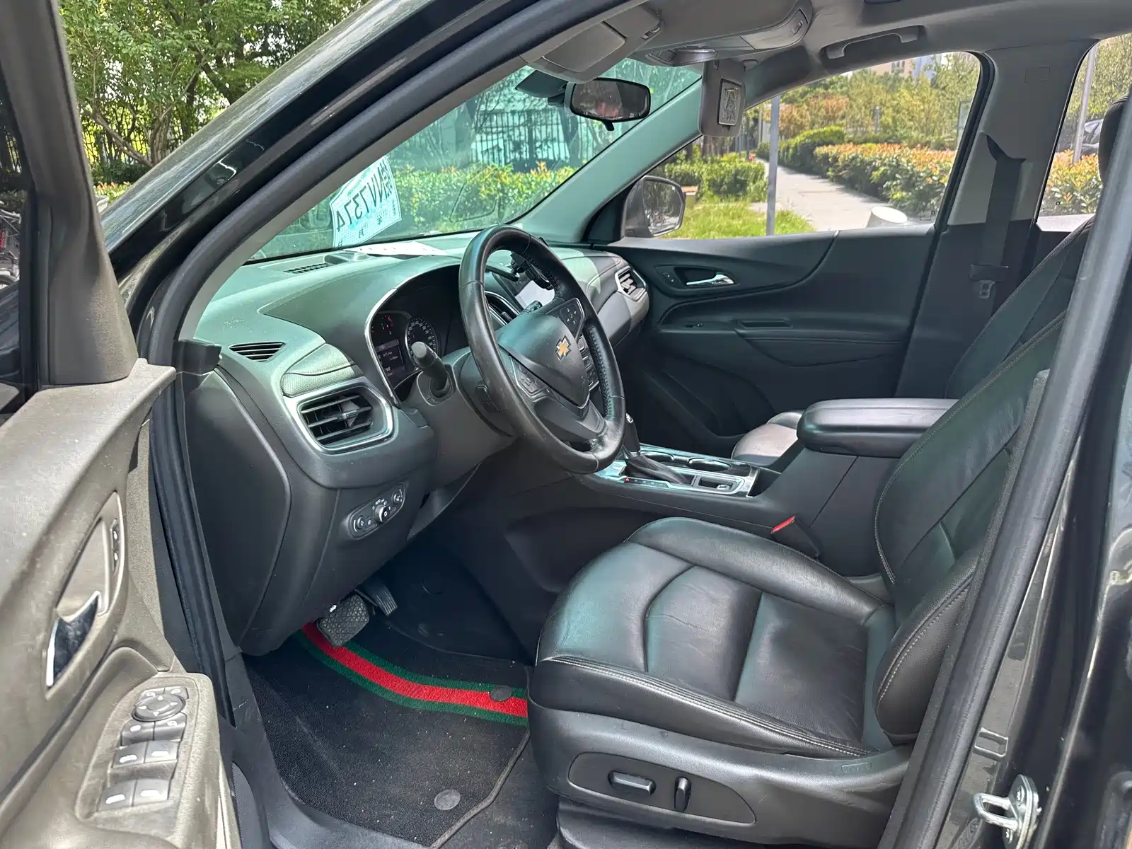 Photo 9 - Chevrolet Equinox