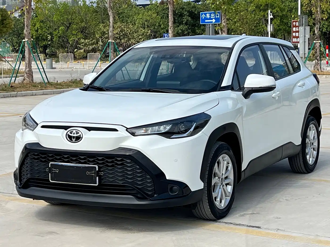 Toyota Frontlander 2023 2.0L CVT Leading Edition