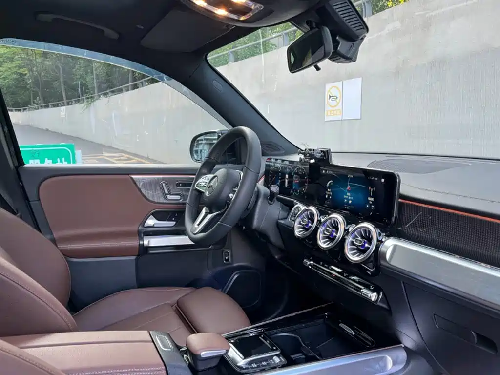 MERCEDES-BENZ GLB