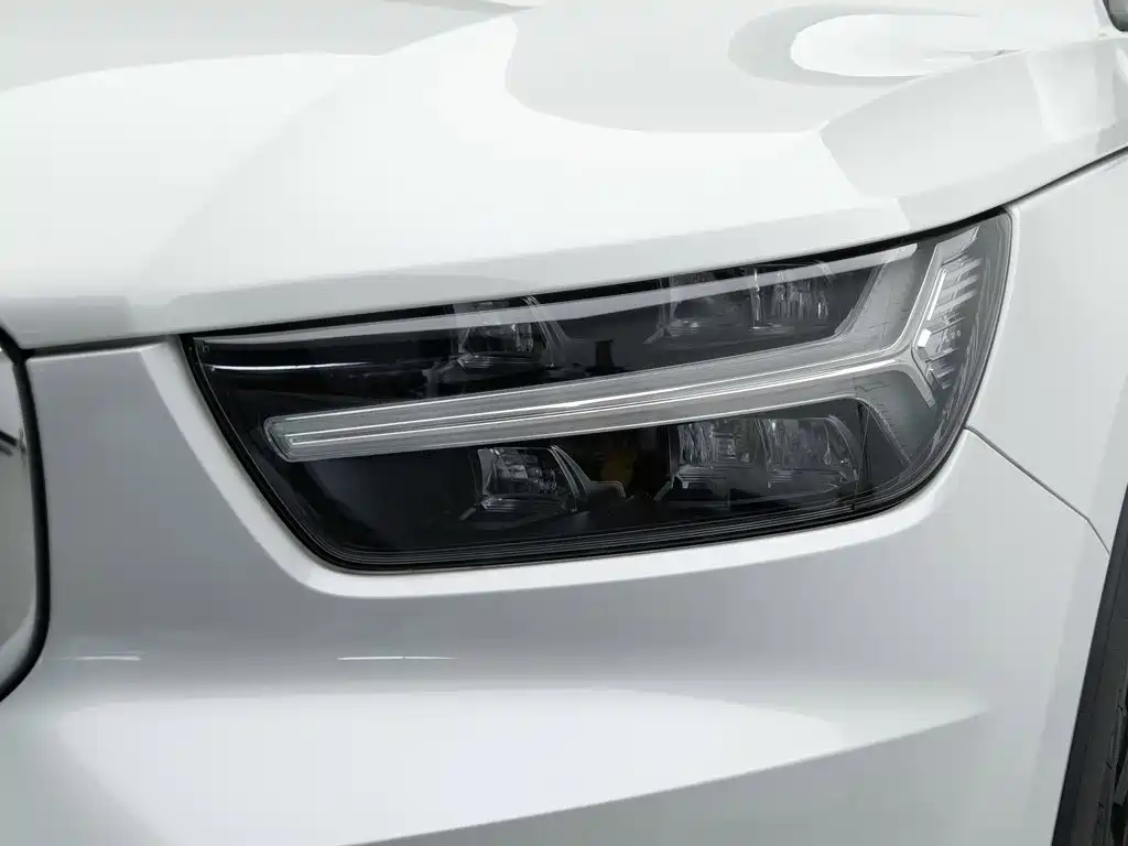 Volvo XC40 2021 2022 Model T4 AWD Smart Drive Fashion Edition
