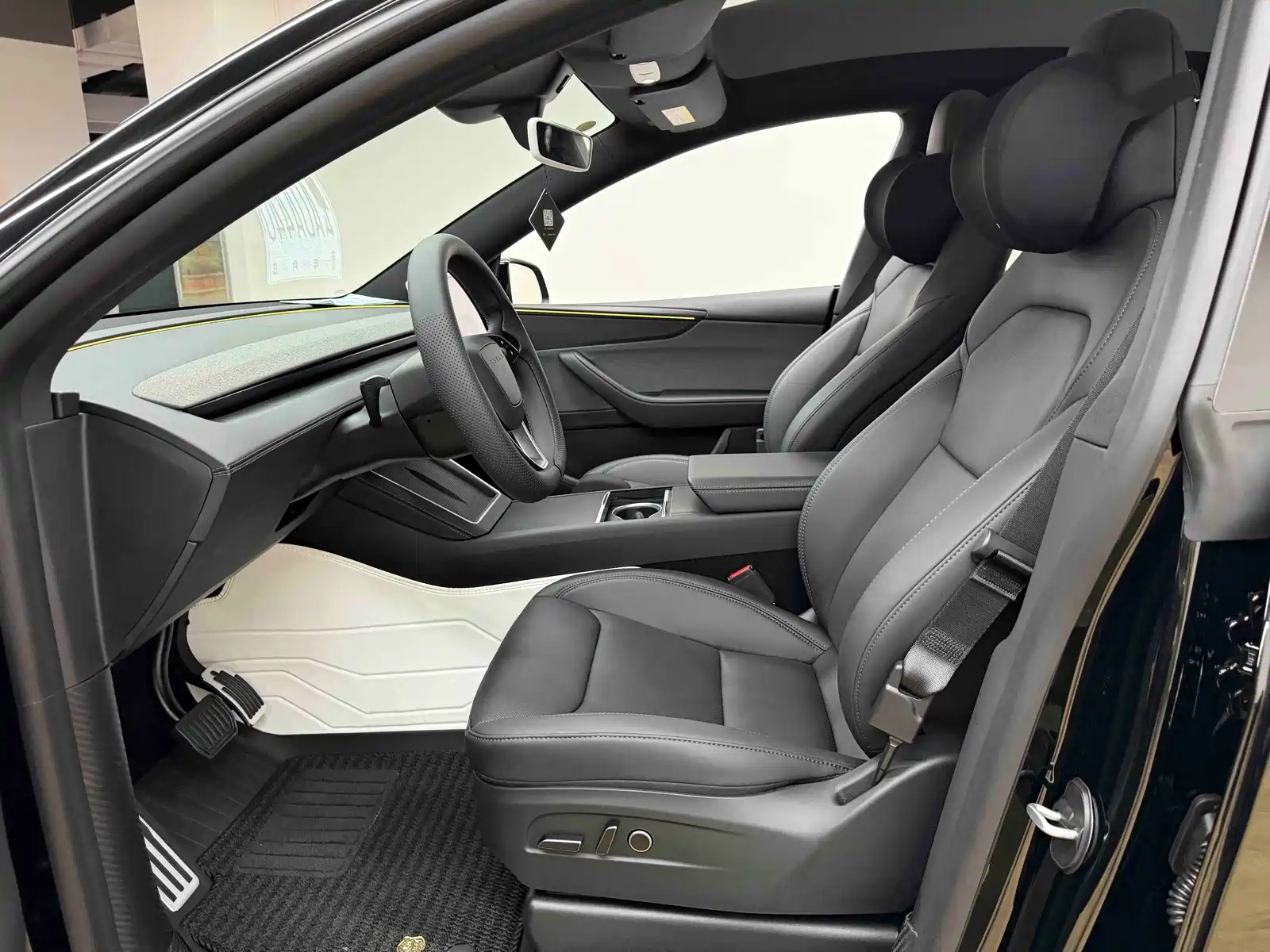 Photo 8 - Tesla Model Y