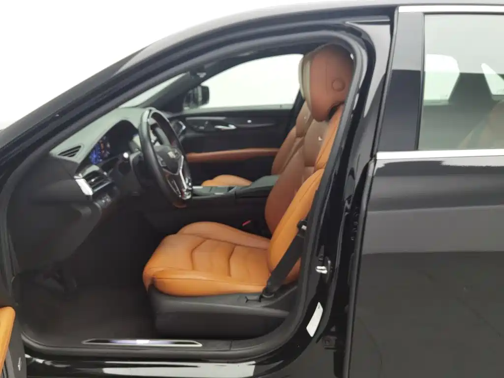 Фото 10 - Cadillac CT6