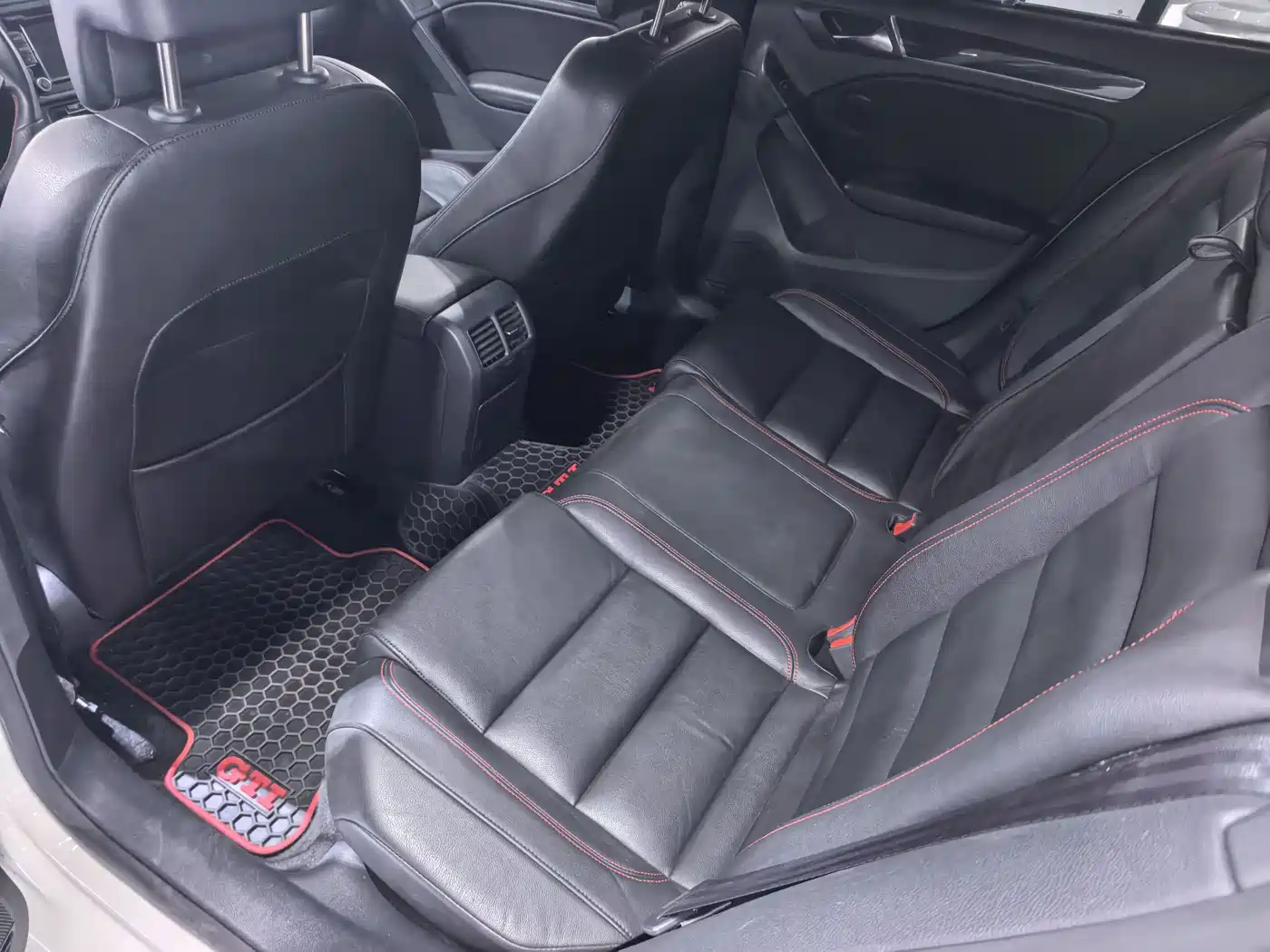 Volkswagen Golf GTI 2012 2.0TSI GTI фото 7