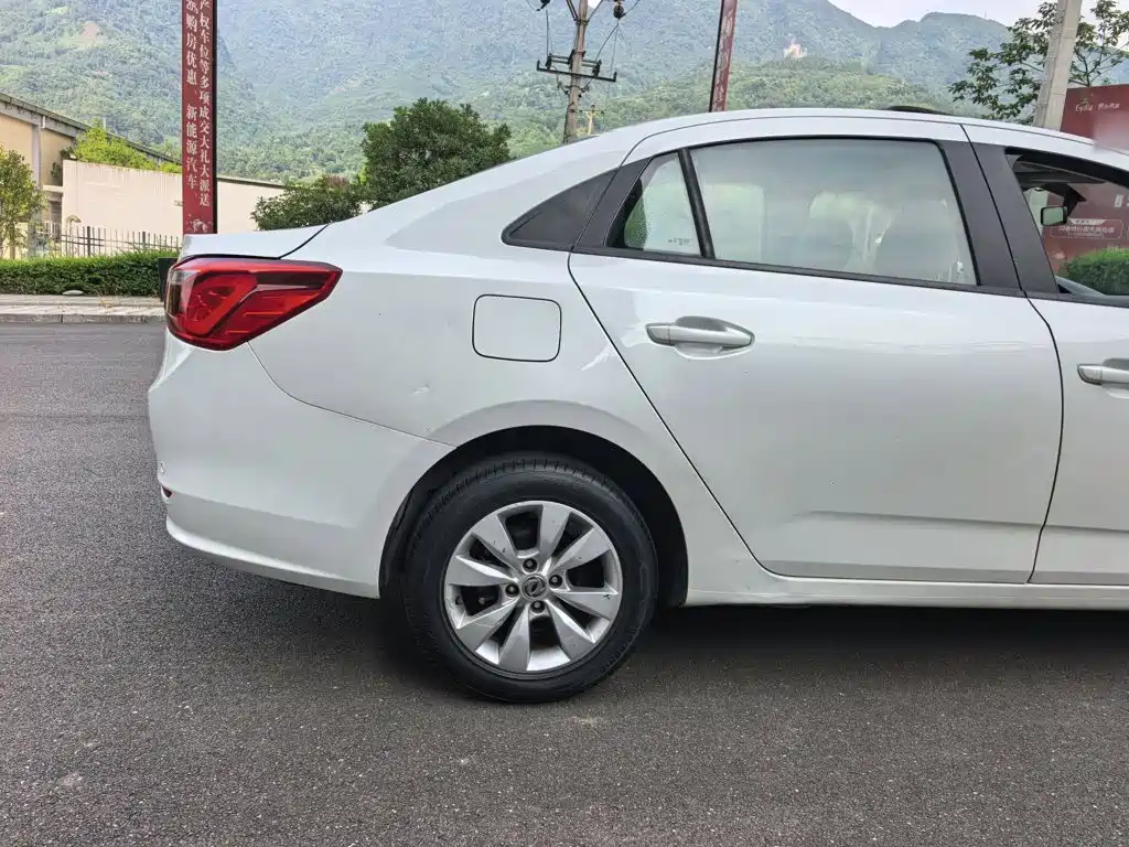 Dongfeng Aeolus L60 2018 2015 1.8L Automatic New Enjoyment Type