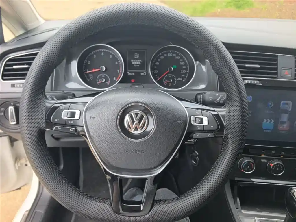Volkswagen Golf 2018 1.6L Automatic Comfort фото 11