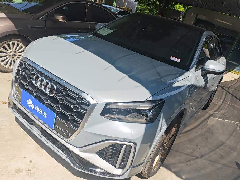 Audi Q2L