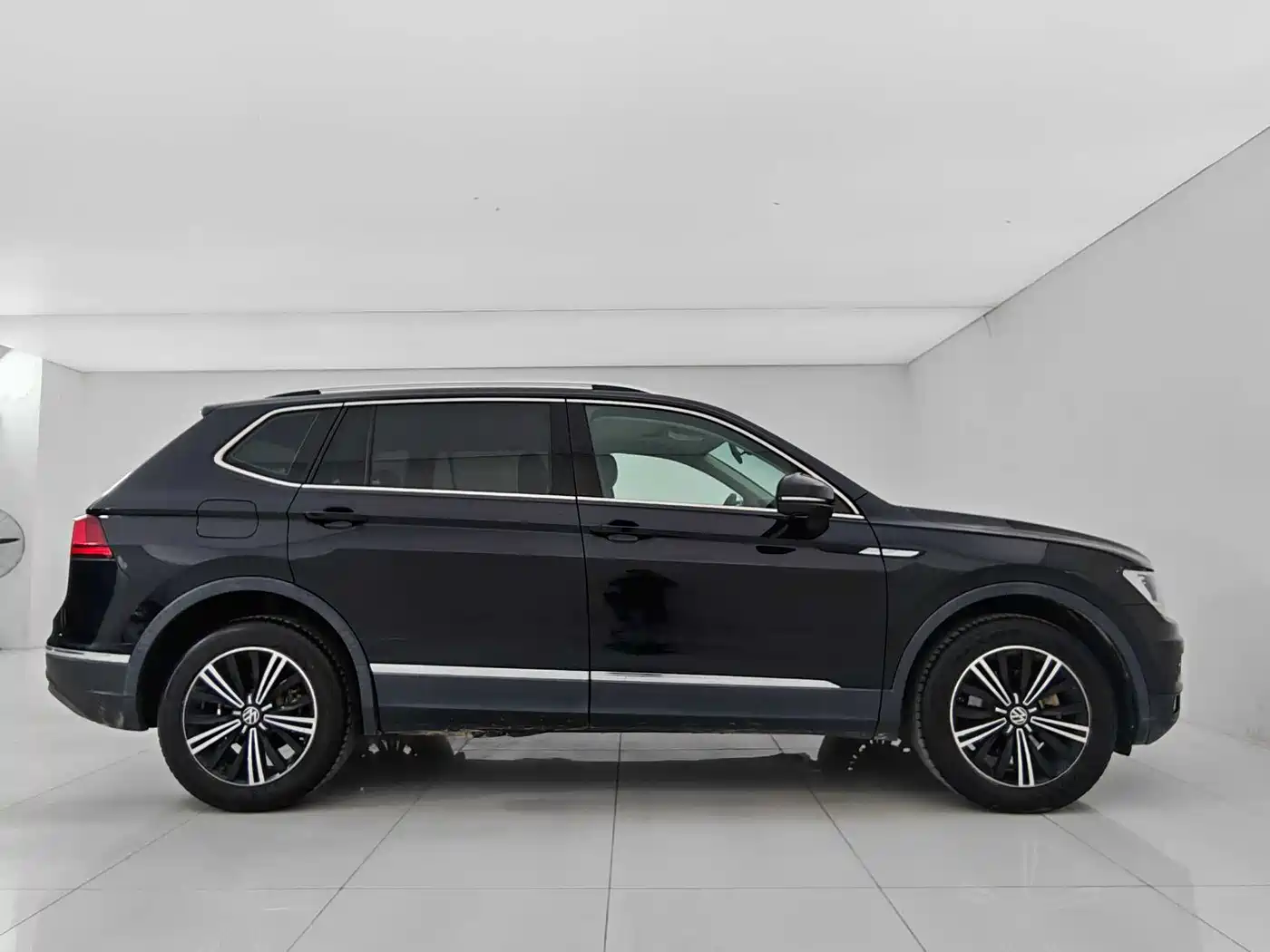 Volkswagen Tiguan L 2021 330TSI Automatic 2WD Smart фото 8