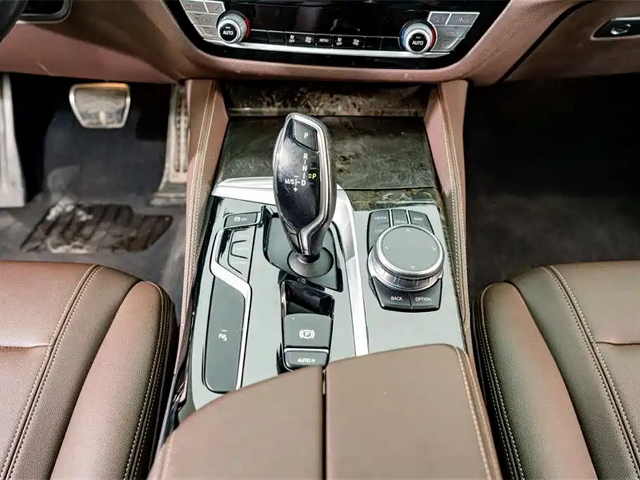 BMW 5 Series 2018 525Li M Sport Package фото 12