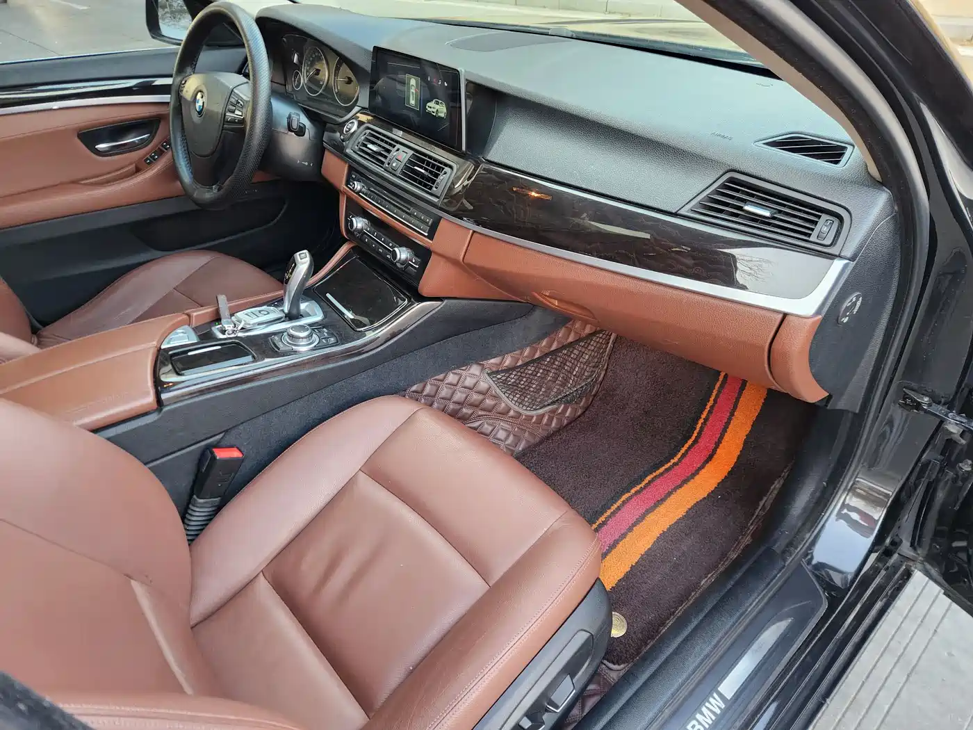 BMW 5 Series 2014 525Li Leading фото 10