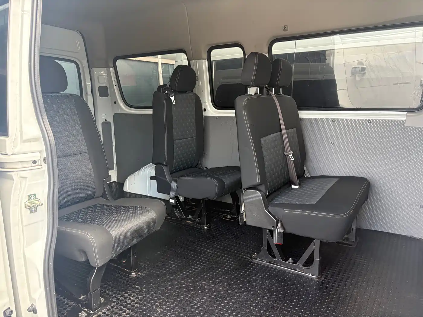 Maxus Xintu V80 2024 2024 Model Year Aoyunton Value Edition 6MT Long Wheelbase Medium Roof 127Ps 6/7/8/9-Seater