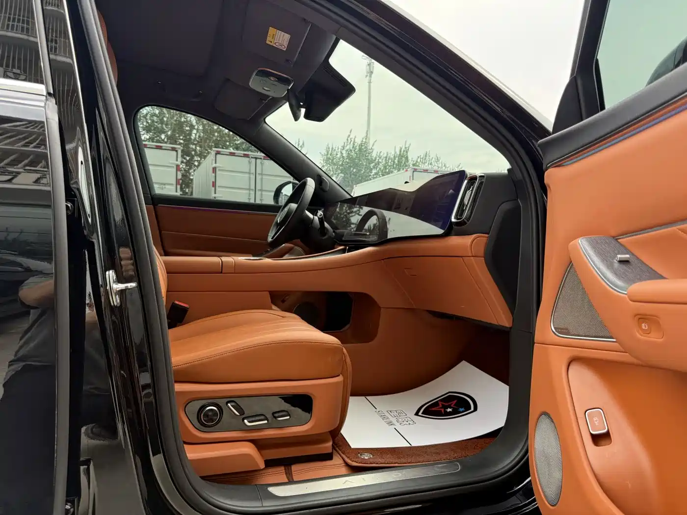AITO Wenjie AITO M8 2025 Range Extender Max+ Edition 53.4kWh 5-seater фото 11